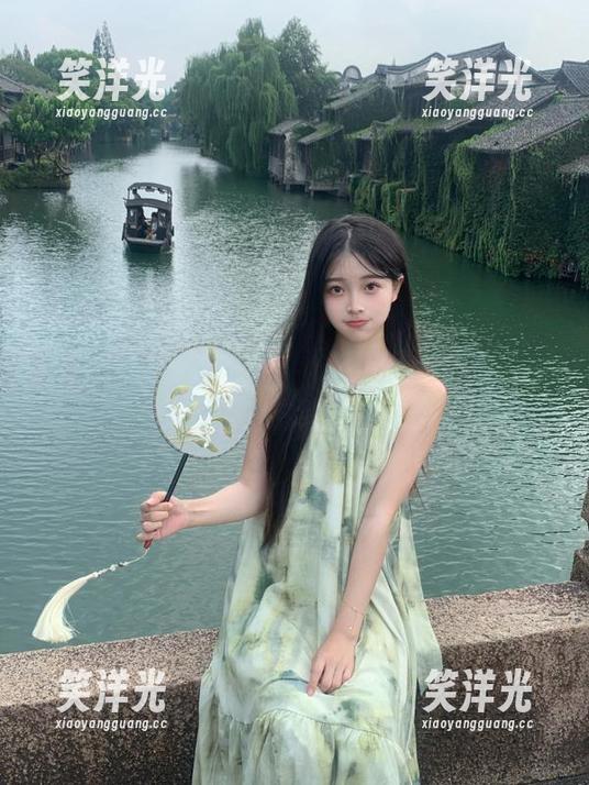 细看“Hizzy (히지)温柔”私拍图集，感受其艺术魅力与生动的自我表达.txt